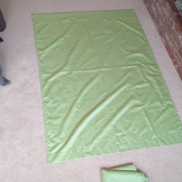 Green black out curtains/panels - Picture 2 of 8